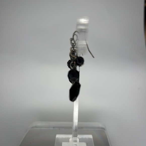 Elegant Black Dangle Earrings - Picture 3 of 4